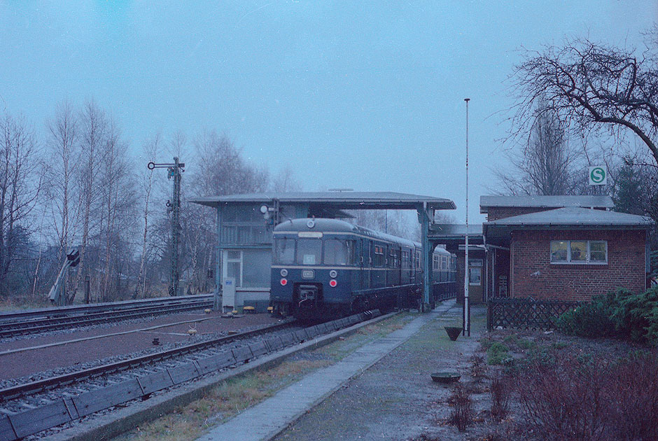 Der 470 121 im Bahnhof Hamburg-Sülldorf