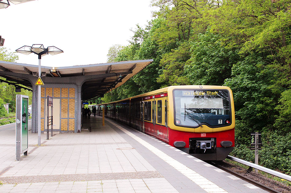 Der Bahnhof Lichterfelde Ost der Berliner SBahn Fotos von der