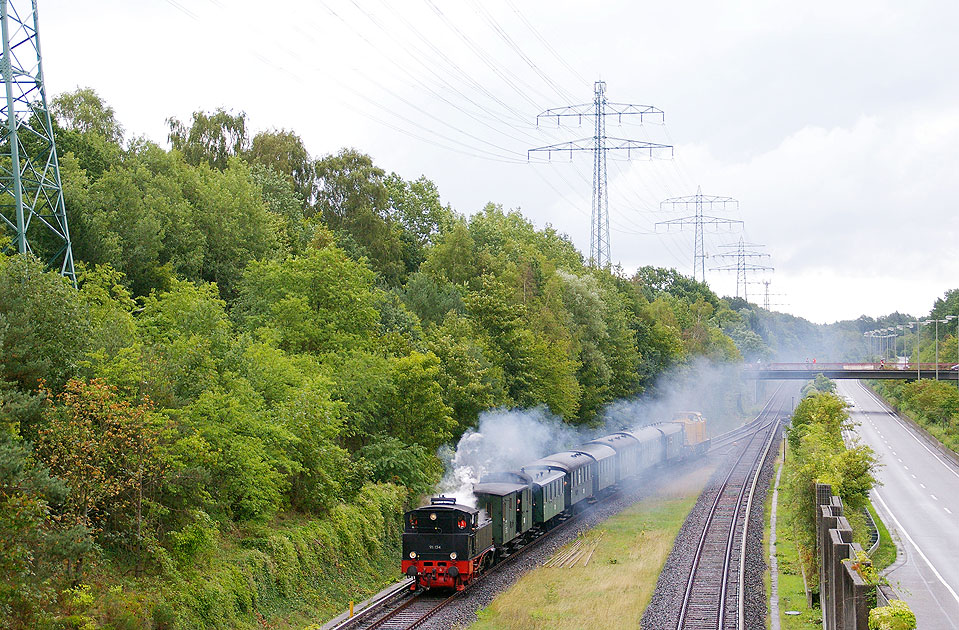 Dampfzug im Bahnhof Hamburg-Rissen