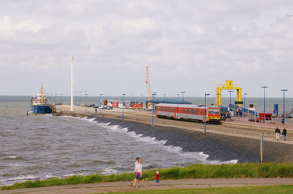 Die Bahn in Dagebüll Mole - Der VT 71 der NEG Niebüll