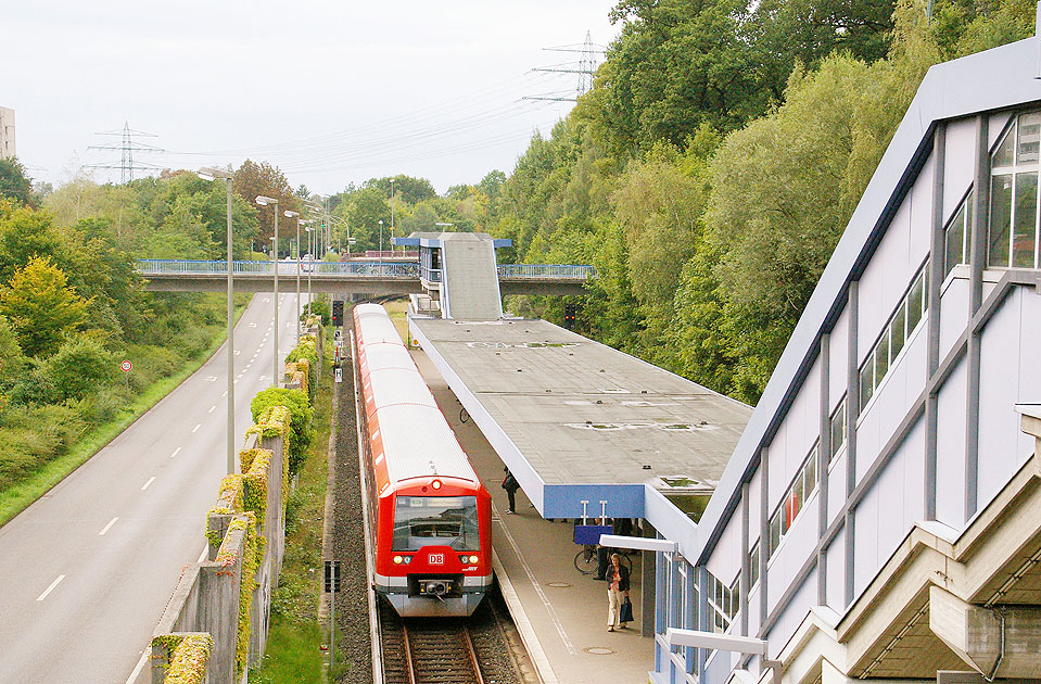 Der Bahnhof Rissen im Grand Canyon - in den Hamburger Elbvororten - Baureihe 474 der DB und Hamburger S-Bahn