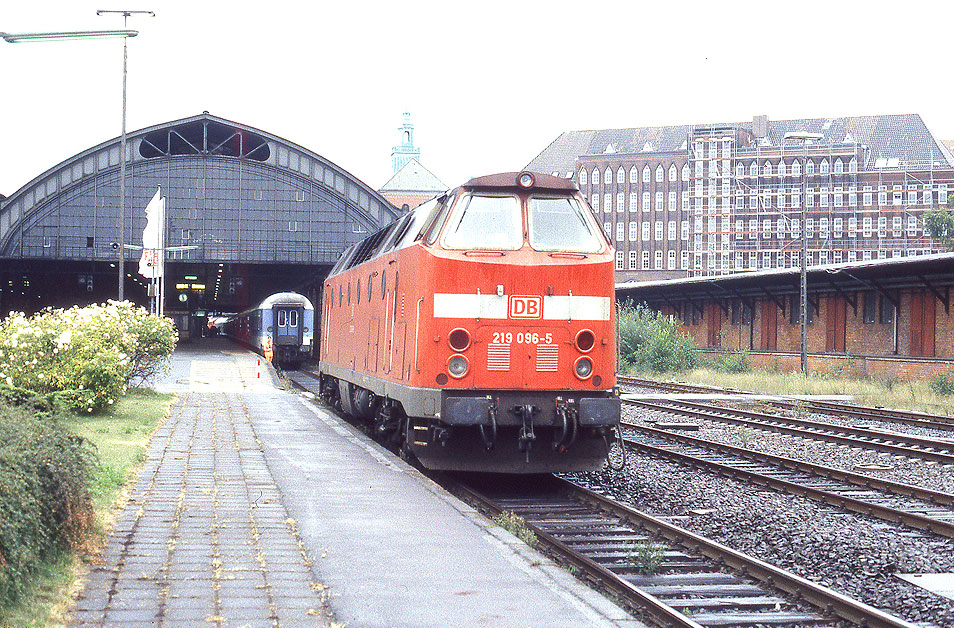 DB Baureihe 219 in Lübeck Hbf