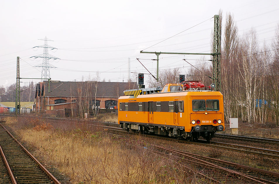 Ein Triebwagen der Baureihe 708 in Hamburg Unterelbe