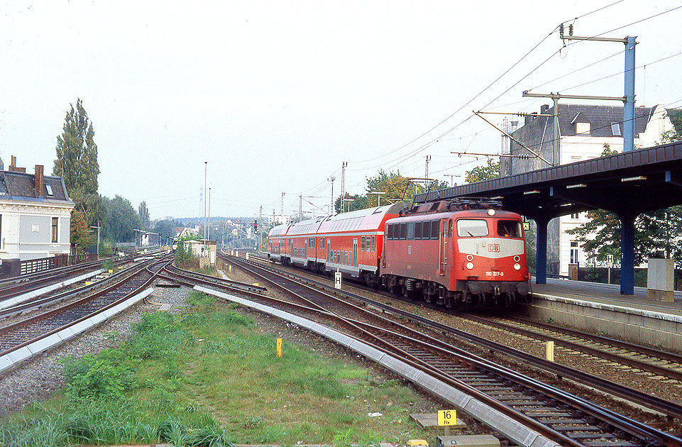 Die 110 107 im Bahnhof Hamburg-Bergedorf - Die Baureihe 110