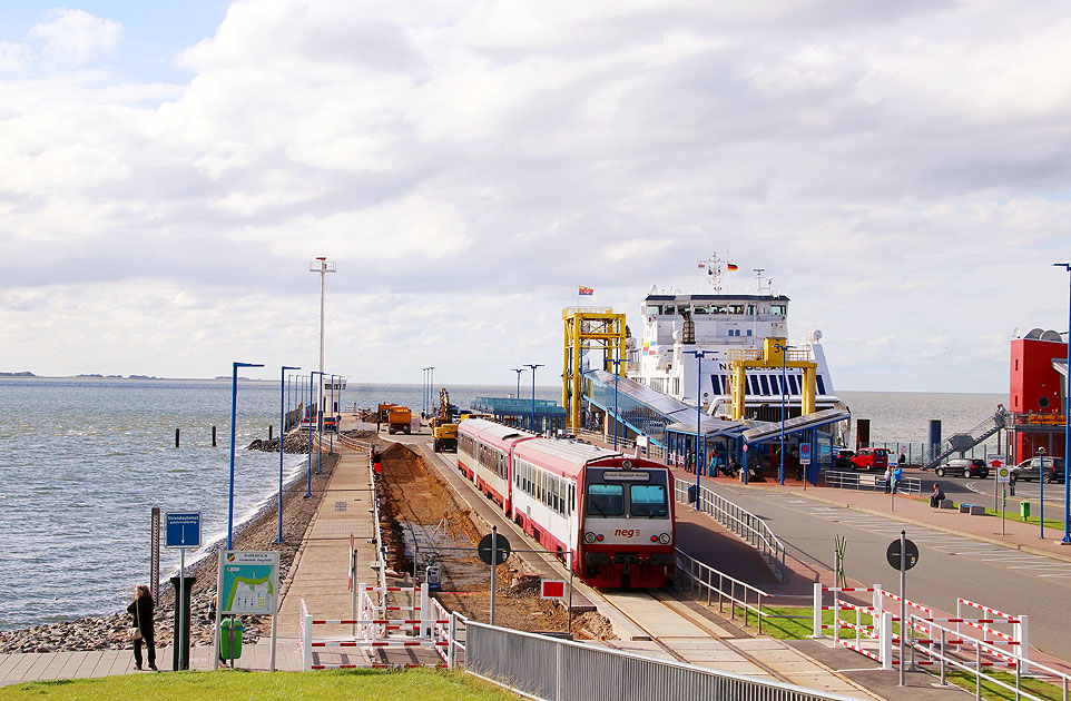 Der NEG T4 im Bahnhof Dagebüll Mole - Mit der Bahn an die Nordsee