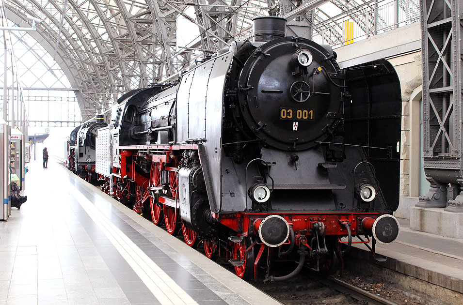 Die Dampflok 03 001 in Dresden Hbf