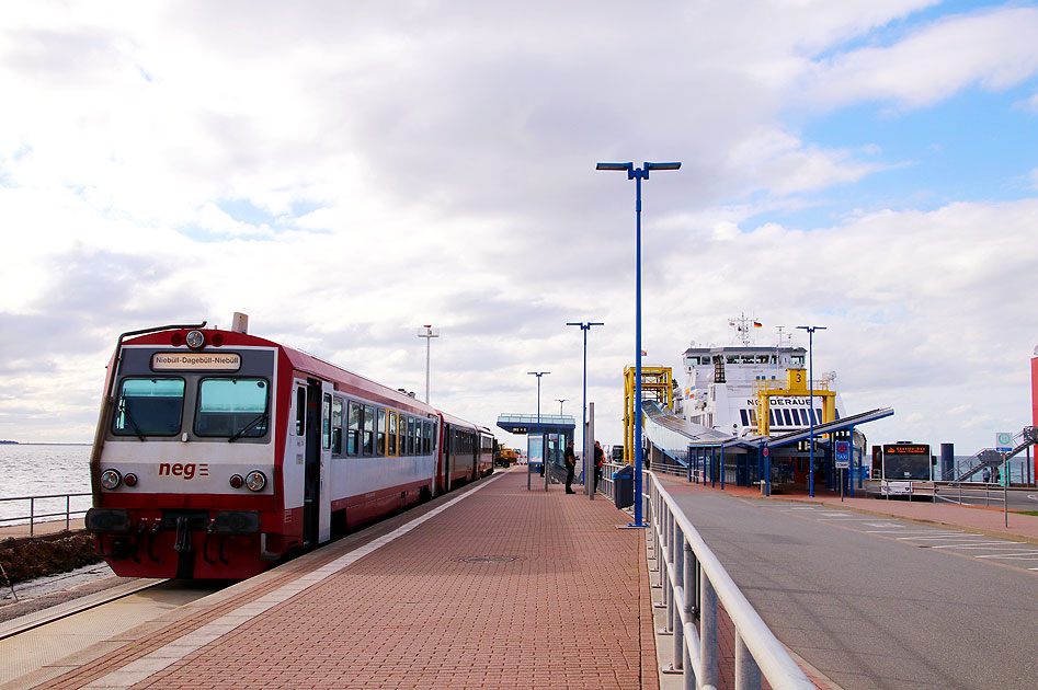 Der NEG T4 im Bahnhof Dagebüll Mole - Mit der Bahn an die Nordsee