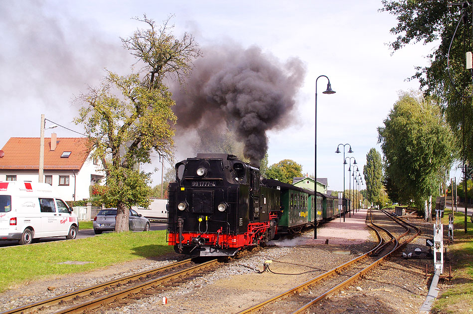 Der Bahnhof Moritzburg mit der Dampflok 99 1777