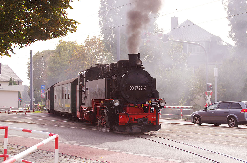 Dampfzug Lößnitzgrundbahn im Bahnhof Weißes Roß in Radebeul