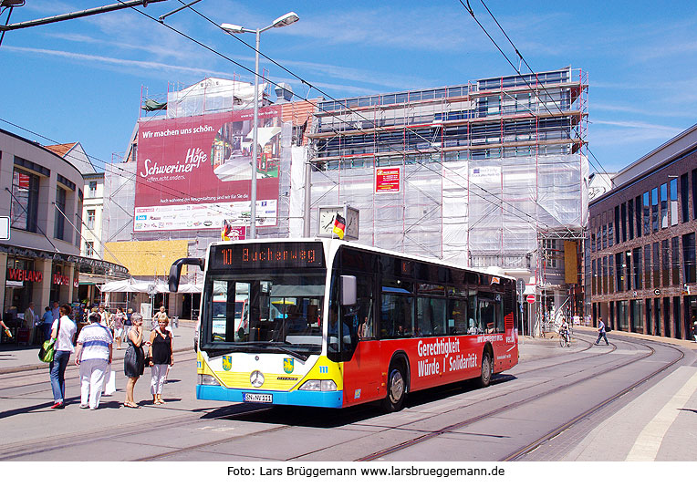 Staddtbus in Schwerin auf dem Marienplatz