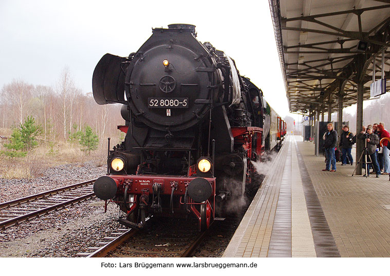 Dampflok der Baureihe 52 im Bahnhof Arnsdorf