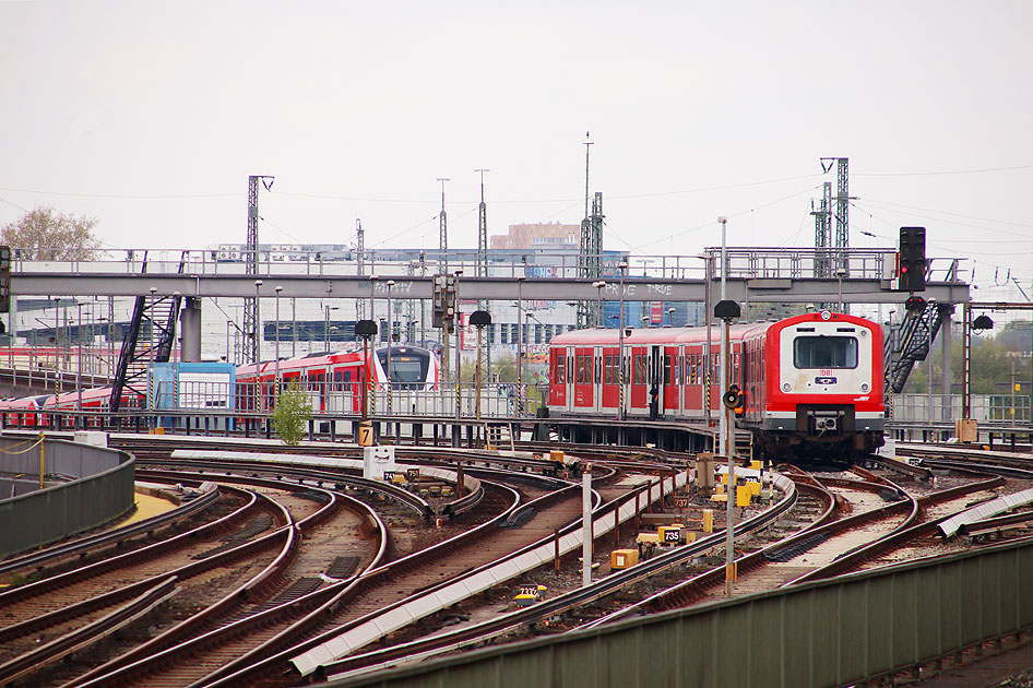 Der 472 261 Sensors4Rail Zug der Hamburgrer S-Bahn