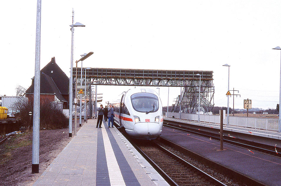 Ein ICE der Baureihe 605 im Bahnhof Keitum auf Sylt