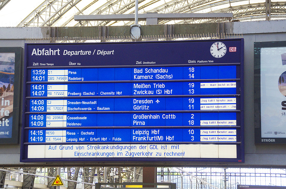 Lokführer-Streik: Eine Bahnhofstafel in Dresden Hbf informiert über einen Streik der GDL