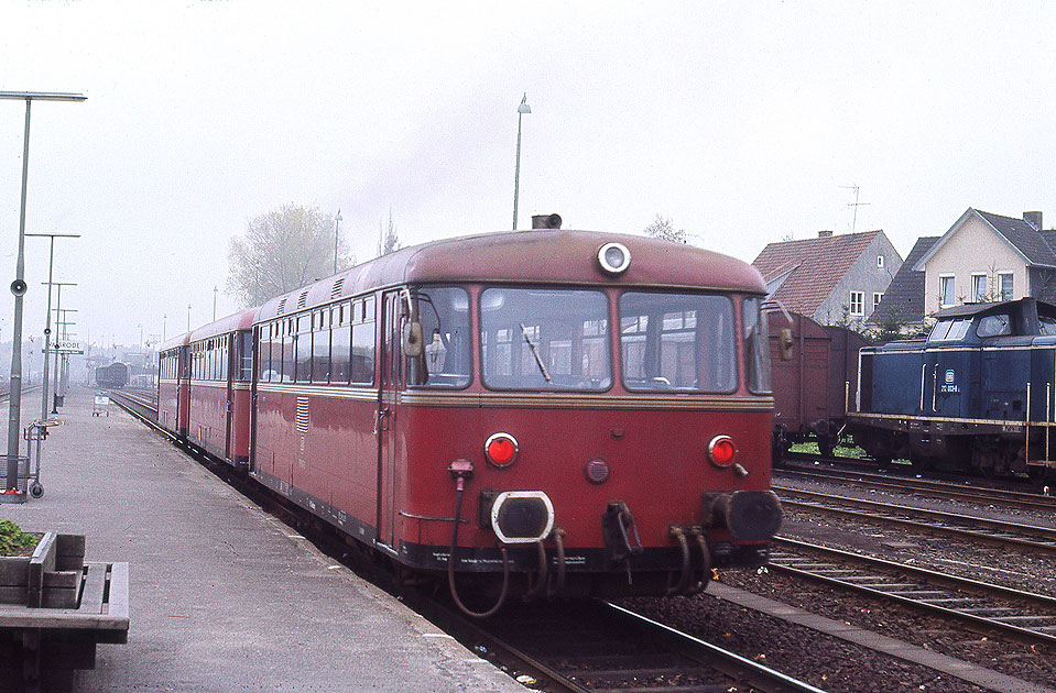 Foto Uerdinger Schienenbus der Baureihe 798 im Bahnhof Walsrode