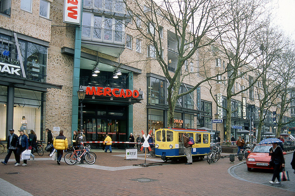 Die Solarbahn in Hamburg-Altona am Bahnhof