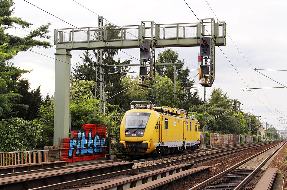 Der 711 115-6 im Bahnhof Dresden-Strehlen