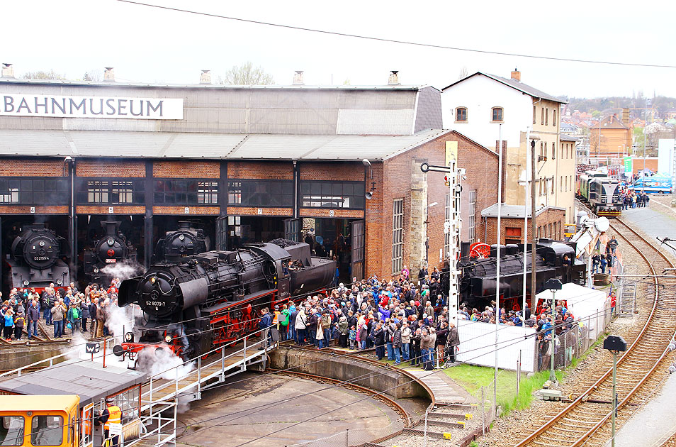 Die 52 8079-7 im Bw Dresden-Altstadt beim Dampfloktreffen