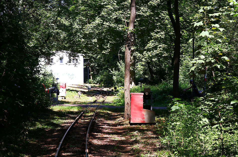 Der Bahnhof Schwanenbrücke und das Bahnbetriebswerk der Parkeisenbahn Halle