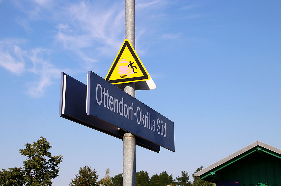 Bahnhofsschild Bahnhof Ottendorf-Okrilla Süd