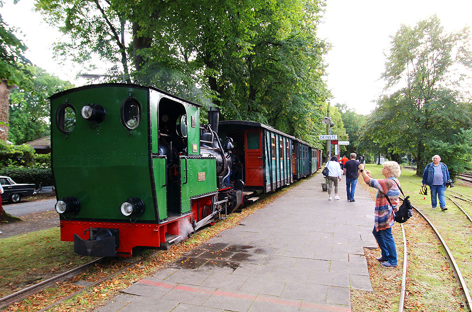 Das DFKM mit der Lok 1 im Bahnhof Deinste