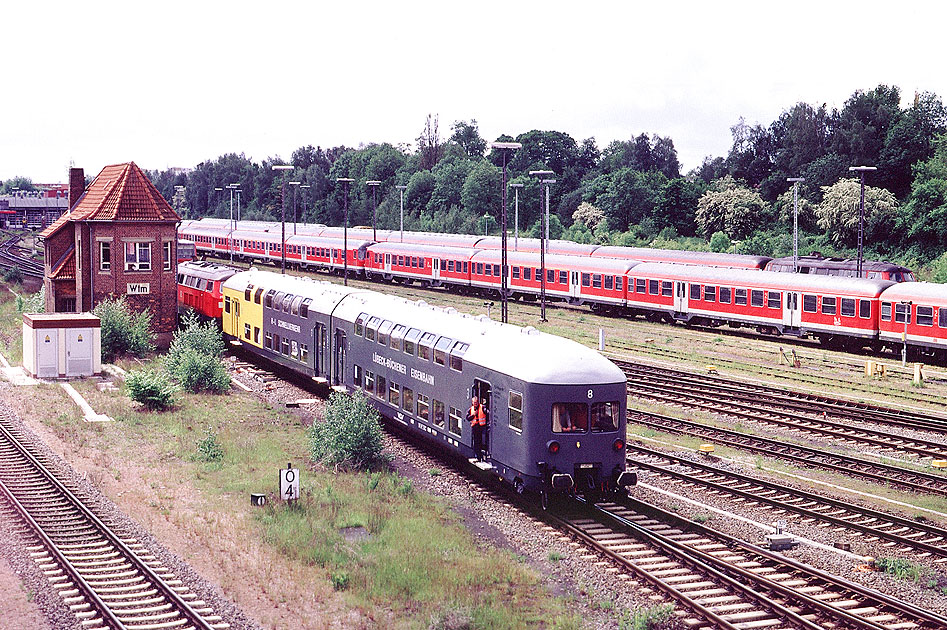 Der VLV ex LBE (Lübeck-Büchener Eisenbahn) Doppelstockwagen in Lübeck Hbf