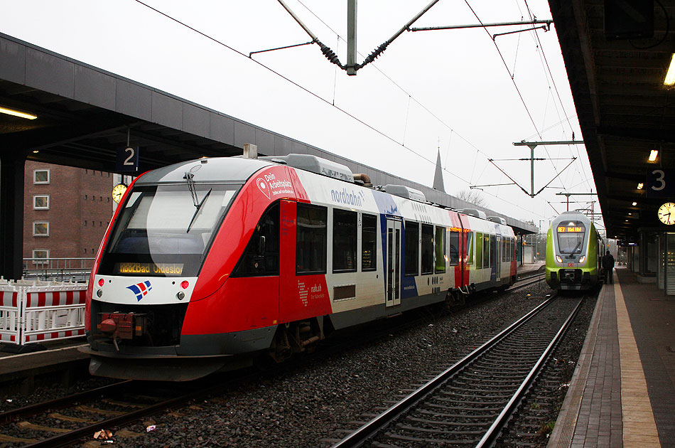 Ein Nordbahn Lint Triebwagen im Bahnhof Neumünster