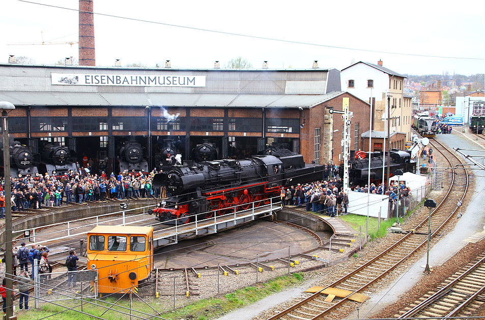 Die 52 8131-6 beim Dampfloktreffen in Dresden im Bw Dresden-Altstadt