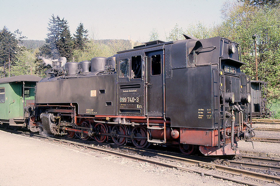 Die Dampflok 099 740-3 / 99 1776-6 im Bahnhof Kurort Oberwiesenthal