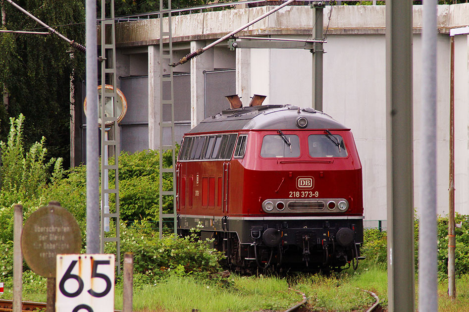 Die 218 373-9 im Bahnhof Itzehoe an der Marschbahn