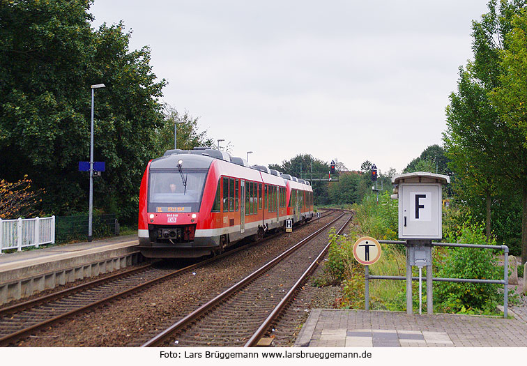 Der Bahnhof Eutin mit zwei Lint-Triebwagen