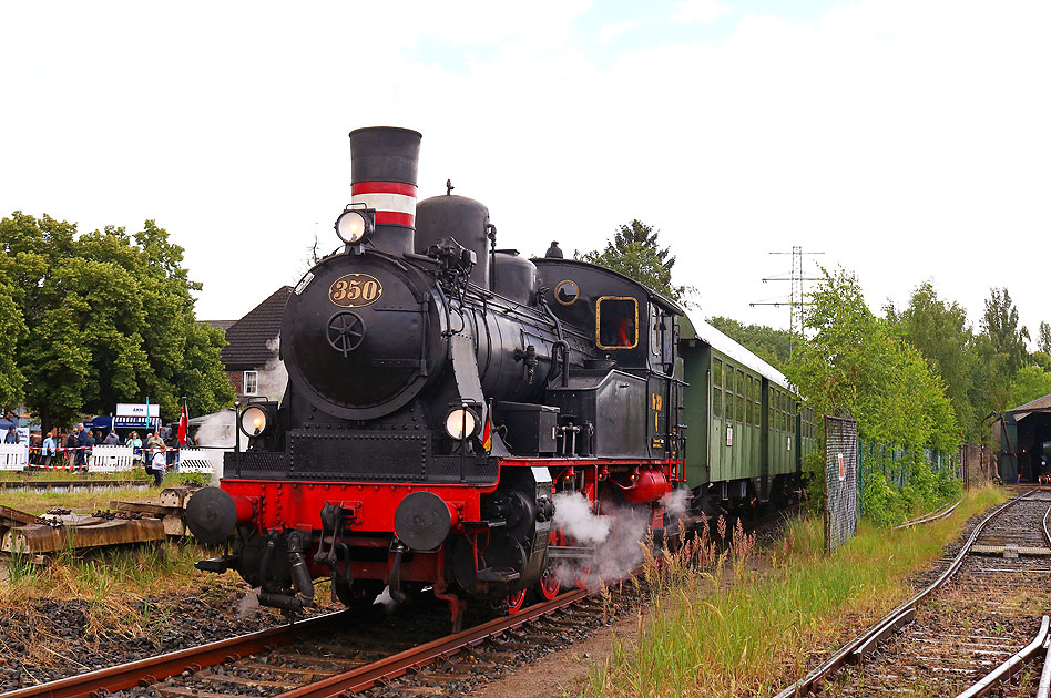 Die Dampflok Karoline im Bahnhof Geesthacht