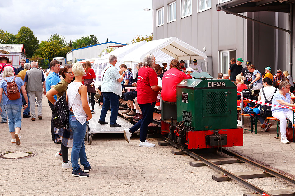 Die Feldbahn von den Eisenbahnfreunden Schwarzenbel