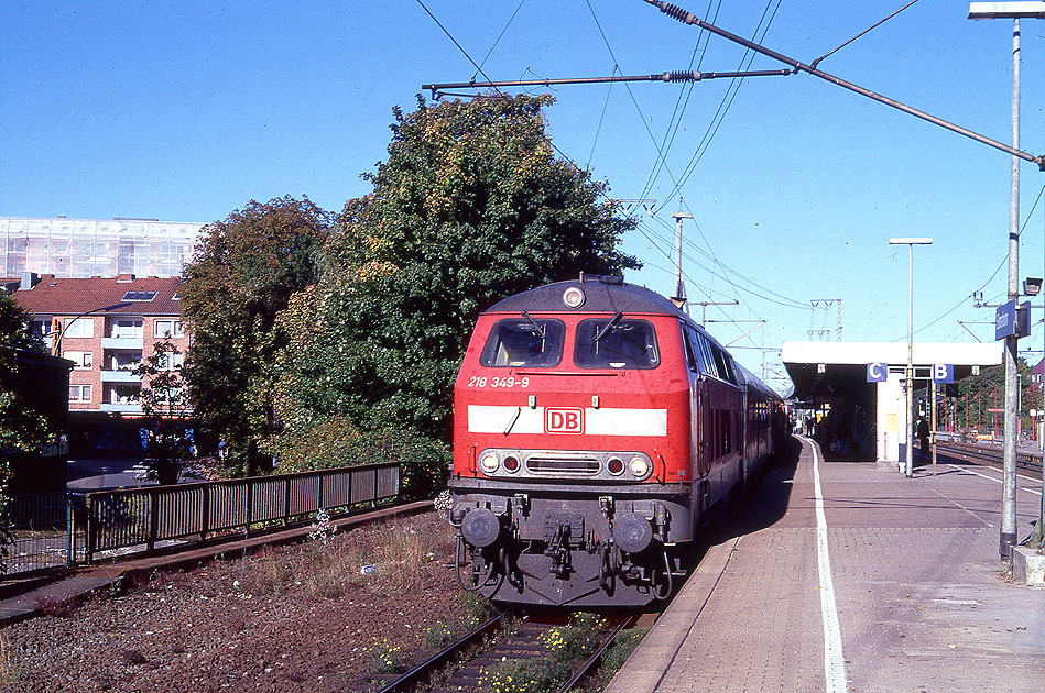 Die 218 349-9 im Bahnhof Elmshorn