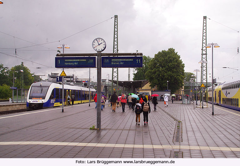 Erixx und Metronom im Bahnhof Buchholz in der Nordheide