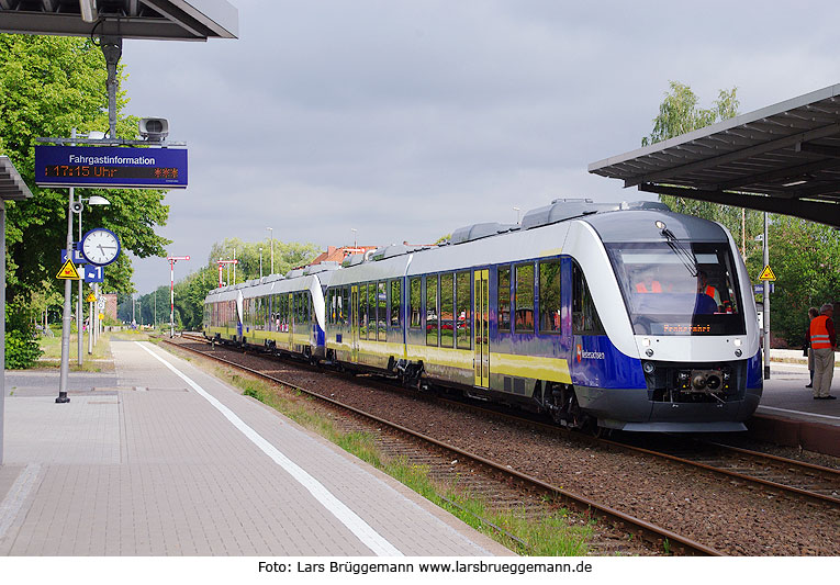 Im Bahnhof Soltau stehen drei Erixx-Lint-Triebwagen
