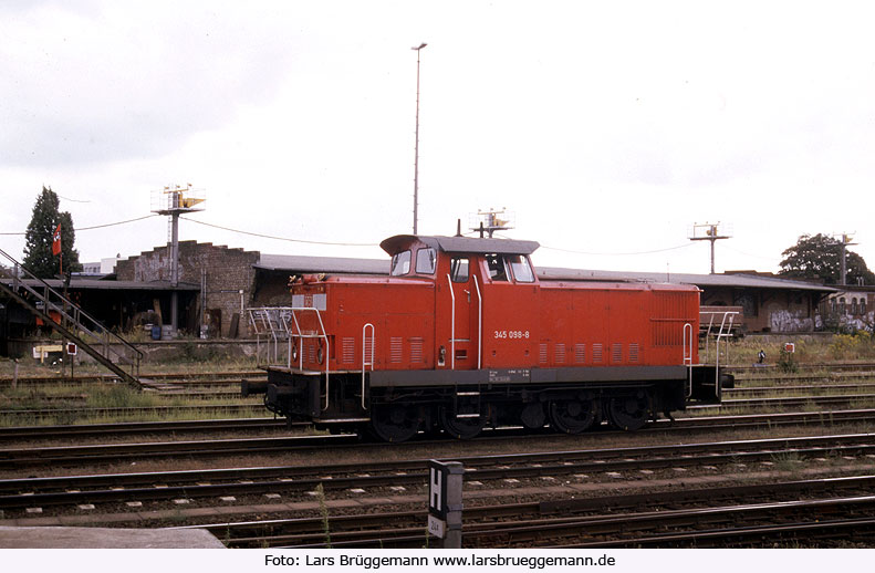 Die DB Baureihe 345 im Bahnhof Berlin-Tempelhof - vormals DR Baureihe 106 - die Ost V 60