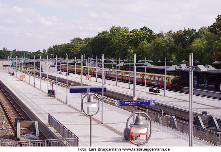 Der Bahnhof Olympiastadion der Berliner SBahn Fotos von