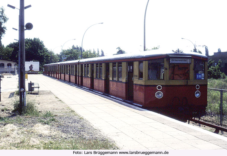 Der Bahnhof Spindlersfeld der Berliner SBahn Fotos von
