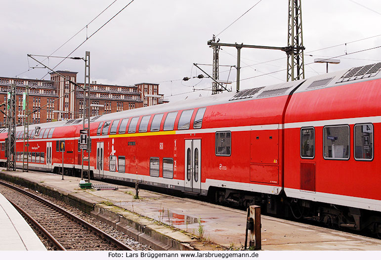 Ein DABpbza 757.4 in Hamburg Hbf