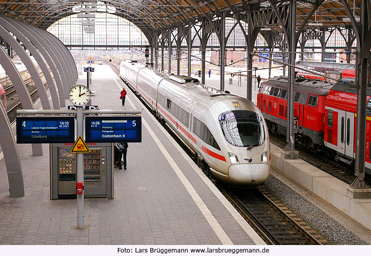 Ein Diesel ICE der Baureihe 605 fährt in Lübeck Hbf auf dem Weg von Hamburg nach Kopenhagen ein