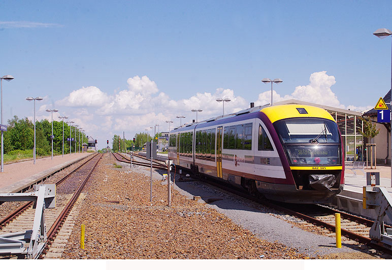 Ein Desiro Triebwagen der Städtebahn Sachsen im Bahnhof Altenberg