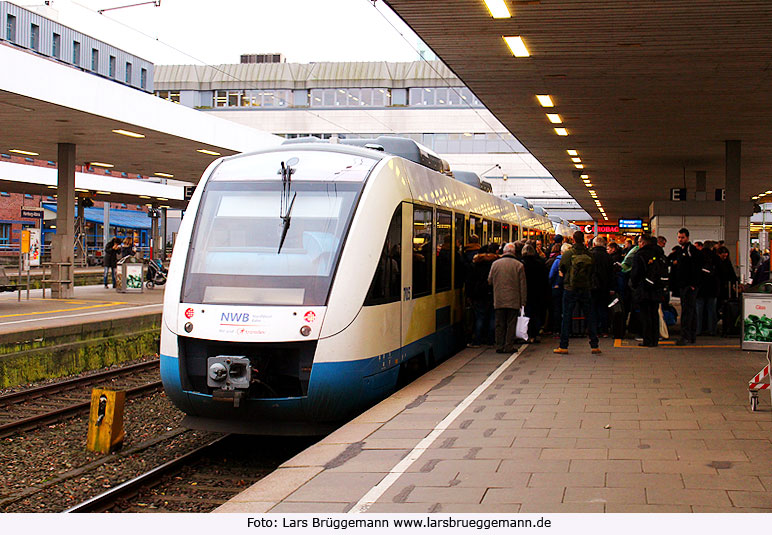 Zwei Meba-Lint im Einsatz für die NOB im Bahnhof Hamburg-Altona
