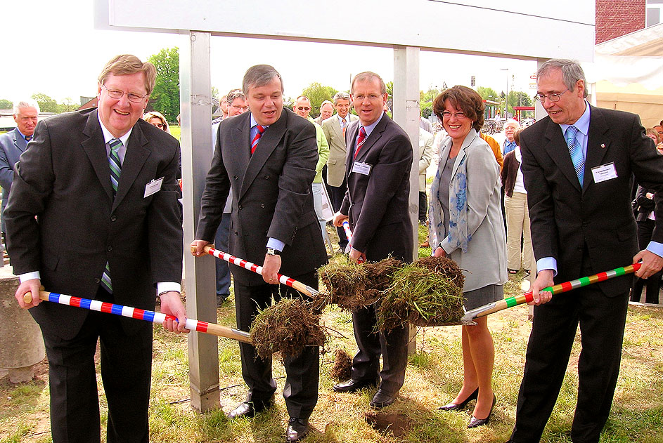 Erster Spatenstich für zweigleisigen Ausbau in Bönningstedt bei der AKN