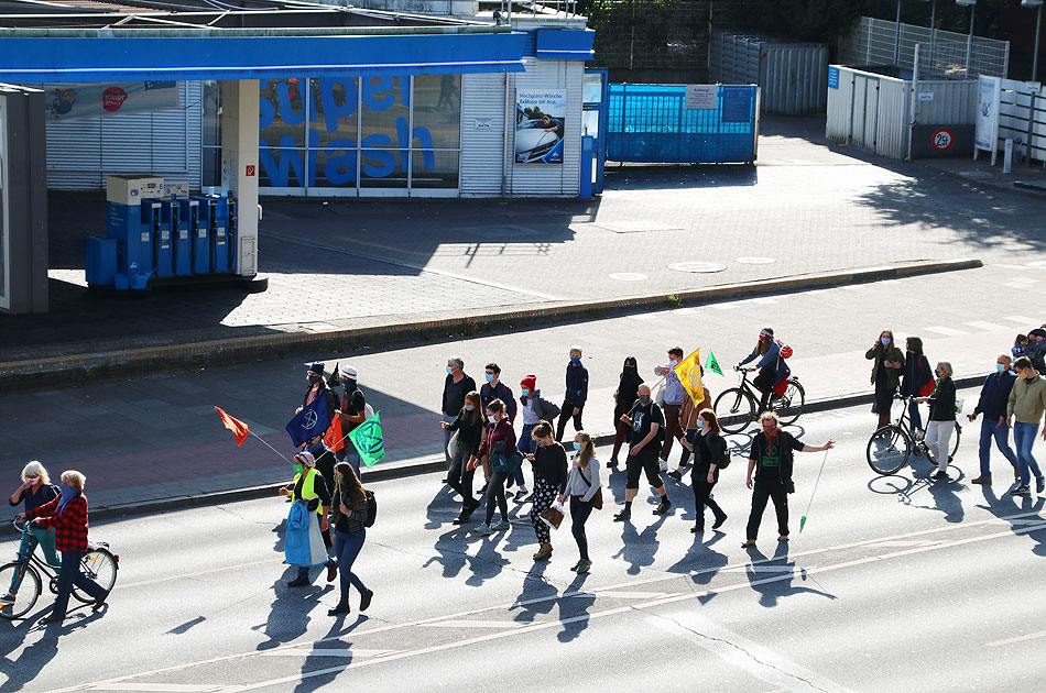 Eine Fridays for Future Demo in Hamburg während der Corona-Pandemie