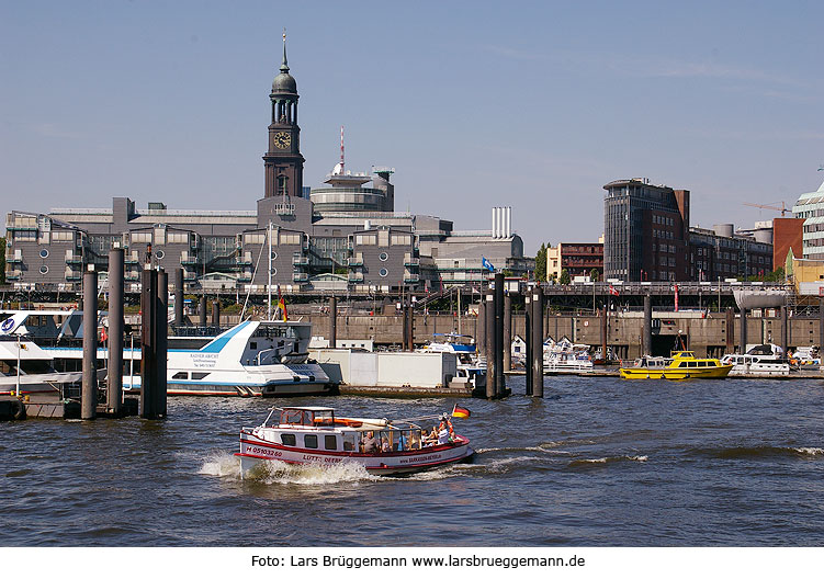Hamburg Reiseführer und Tourismus: Hafenrundfahrt mit der Barkasse in Hamburg
