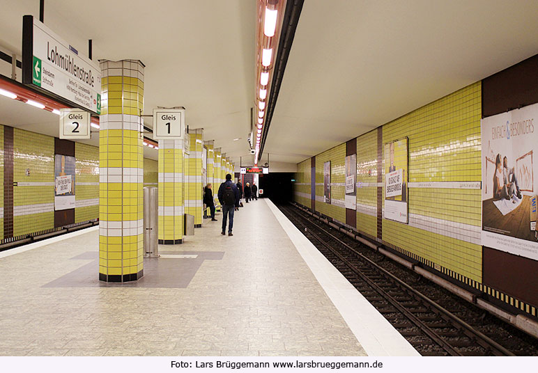 Die U-Bahn-Haltestelle Lohmühlenstraße in Hamburg