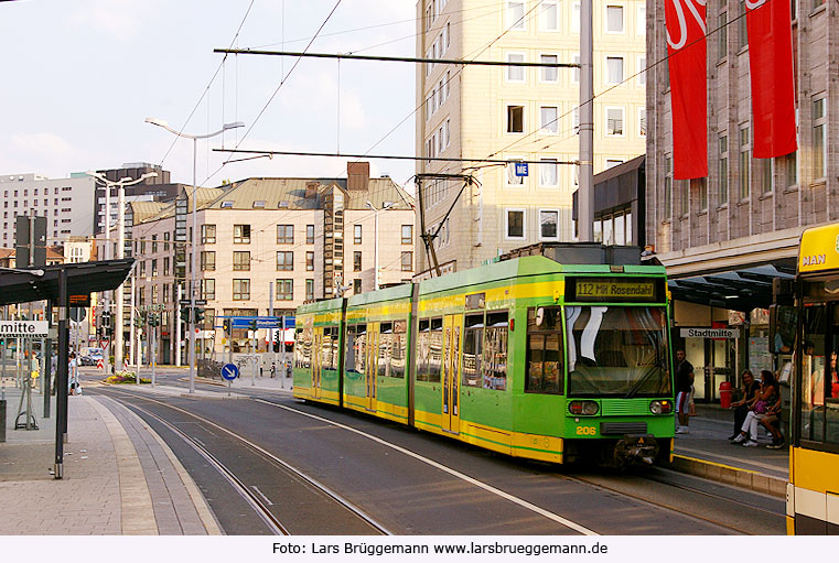 Nahverkehr Fotos auf www.larsbrueggemann.de: Straßenbahn Oberhausen - Haltestelle Mülheim Stadtmitte - ein DUEWAG NF6D