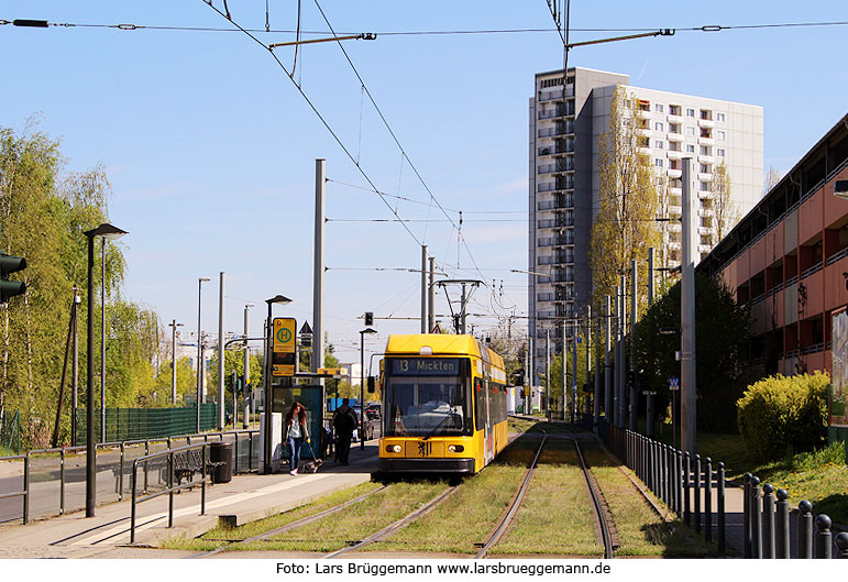 Die Haltestelle Trattendorfer Straße der Straßenbahn in Dresden