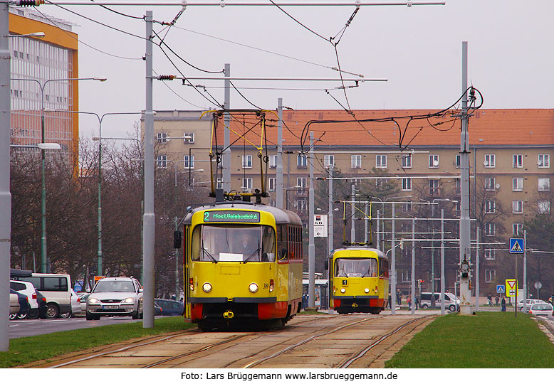 Tatra Straßenbahn in Most vormals Brüx - Haltestelle 1. Namesti